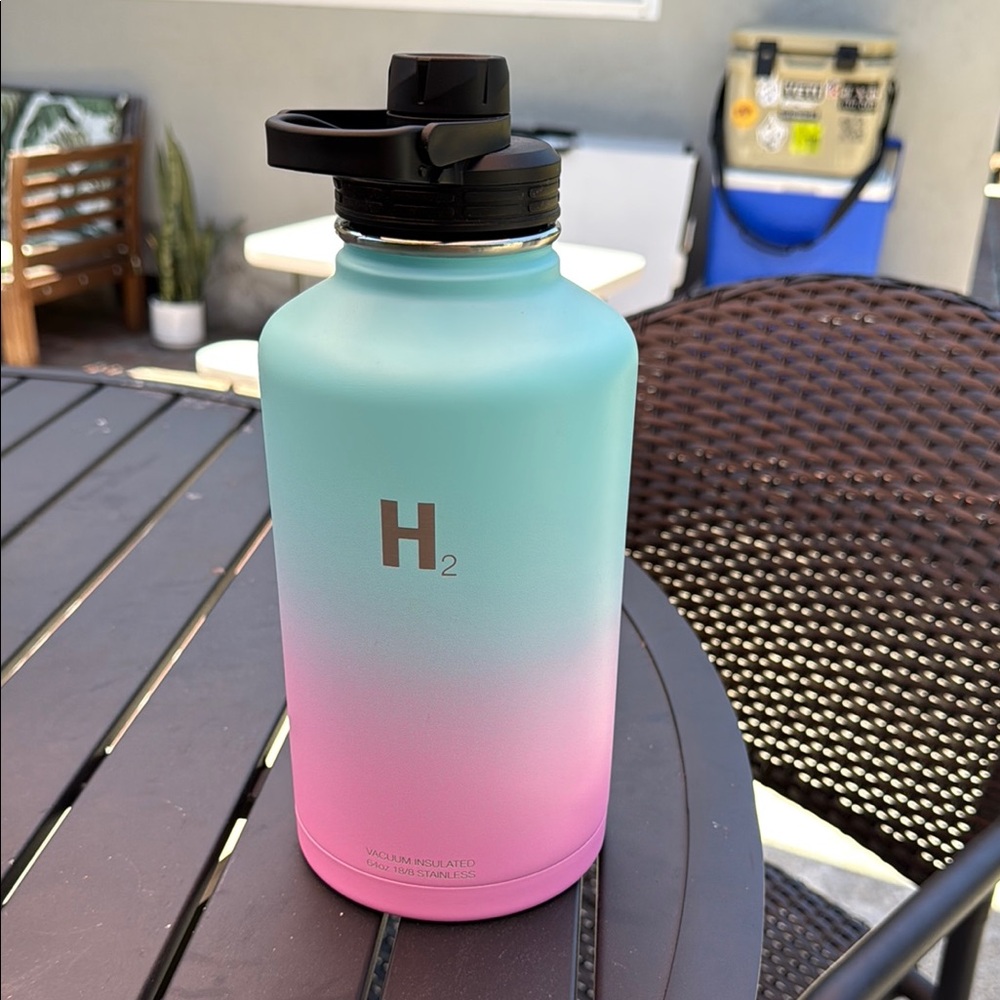 Gradient Hydrology Water Bottle - Pink and Blue